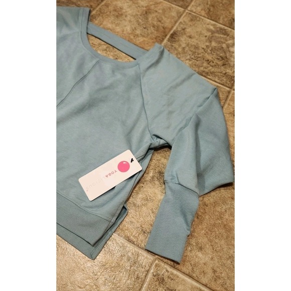 Yogalicious Sweatshirt XS Stephanie Hi Low, Light Blue, Butter  Soft, NWT - Picture 8 of 11